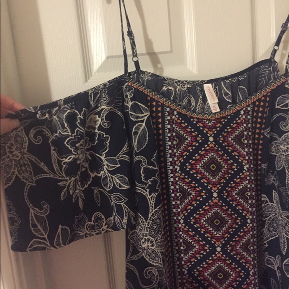 Off the shoulder flowy dress - Picture 2 of 6